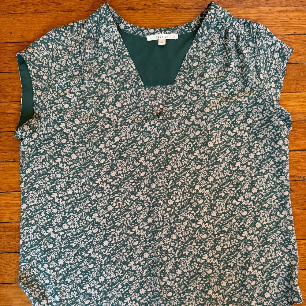 Fun2Fun Lillian V-Neck blouse, size M